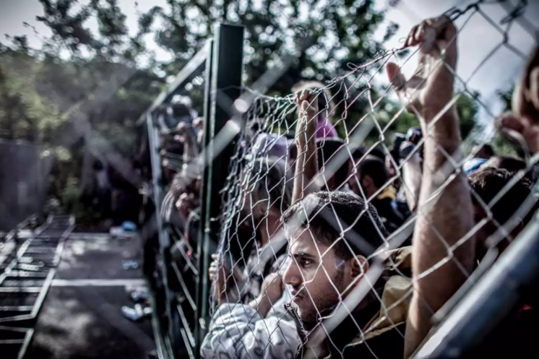 Déracinements, migrations, déculturation… L’impasse tragique du progressisme