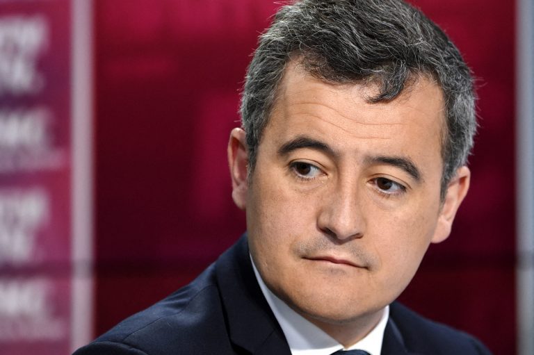 Gérald Darmanin, Carpette anglaise