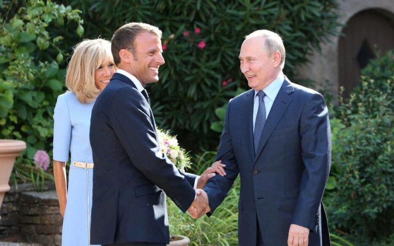 Deux dirigeants face à la crise