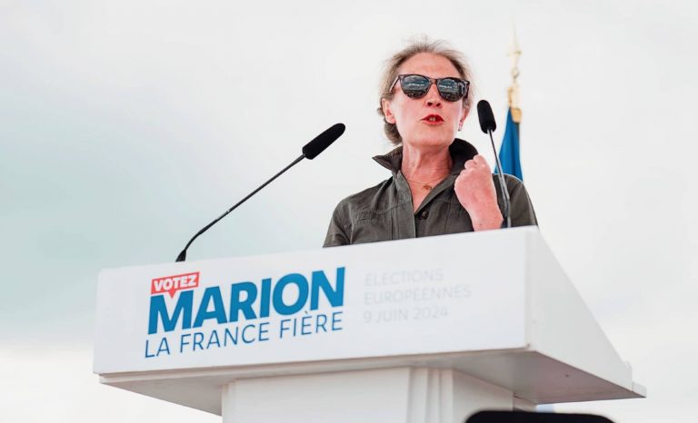 Le Père et la Mère changés  en papa-maman, puis en…